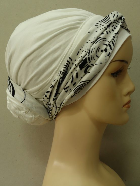 Ecru drapowany turban z dekoracją