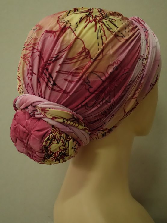 Różowy drapowany turban w kwiaty