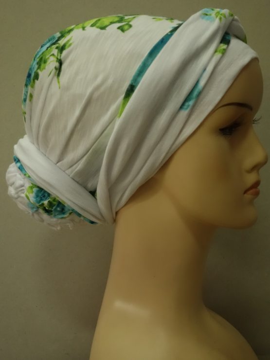 Biały turban w zielone kwiaty
