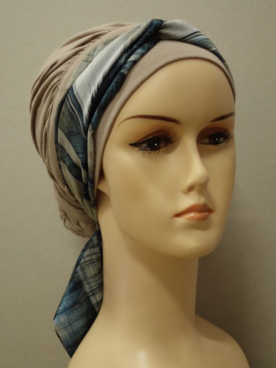 Popielaty-beż drapowany turban z dekoracją z żorżety