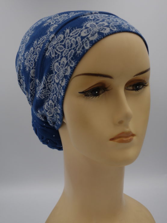 Niebieski turban w kwiaty