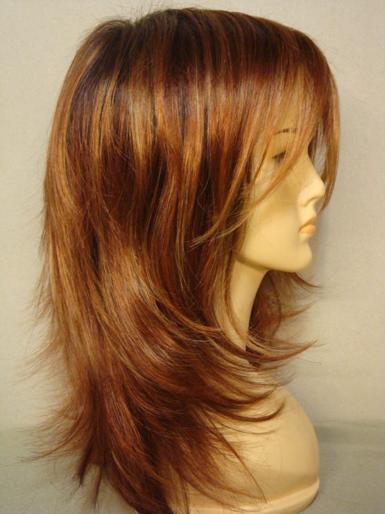 Długa peruka w kolorze rudym z refleksami