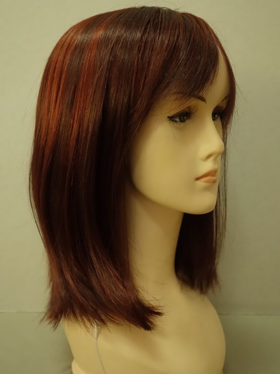 Półdługa peruka w kolorze rubinowym