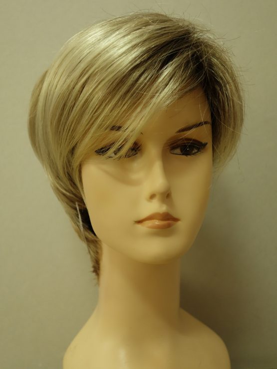 Krótka peruka blond na ciemniejszej podstawie asymetryczna