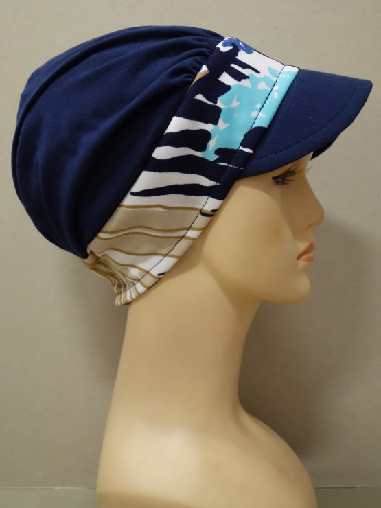 Granatowa modna czapka z daszkiem