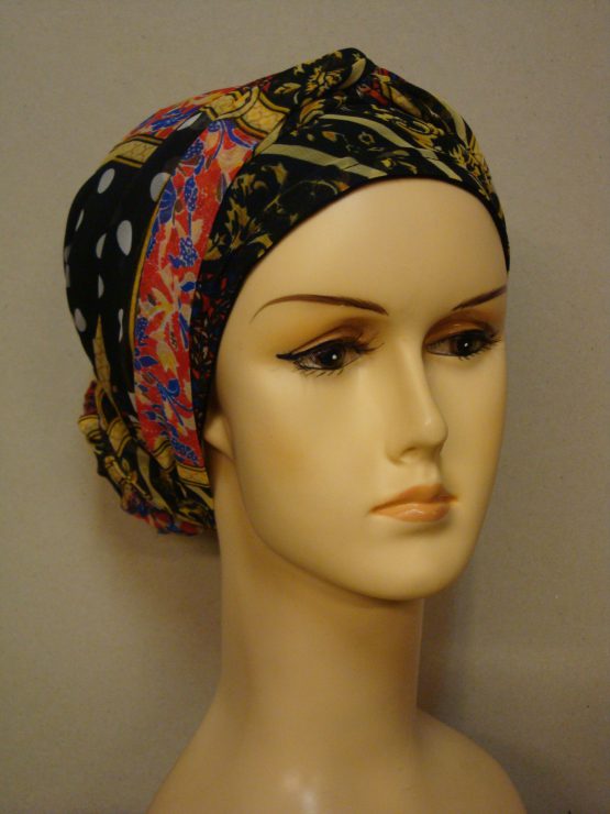 Czarny turban w kolorowe wzory