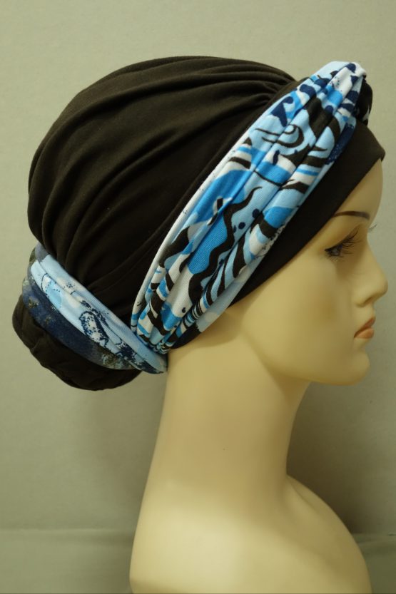 Brązowy turban ze wzorzystą dekoracją