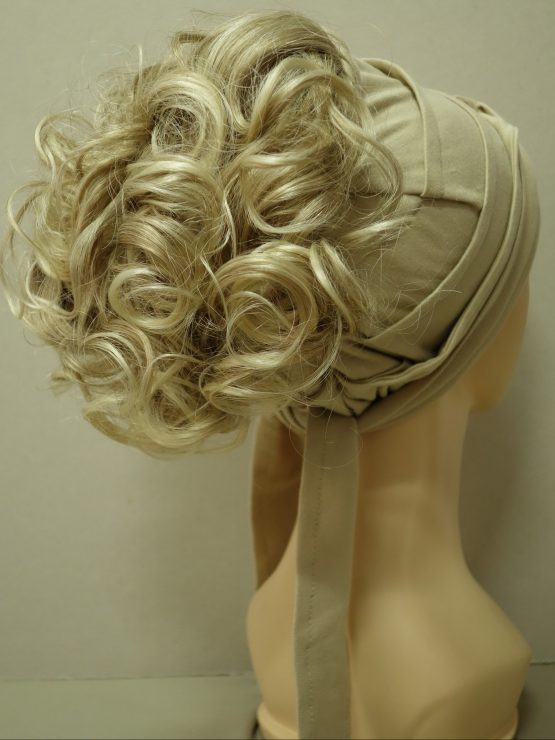 Włosy na opasce - kręcone blond z refleksami