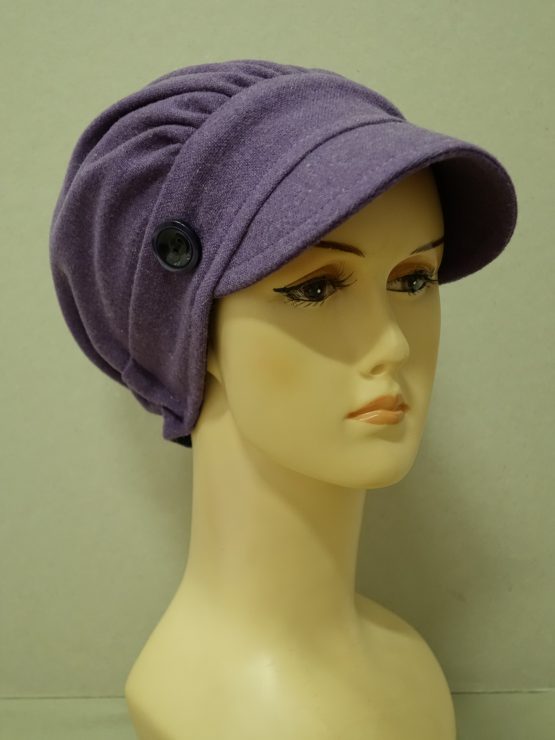 Fioletowa modna czapka z daszkiem