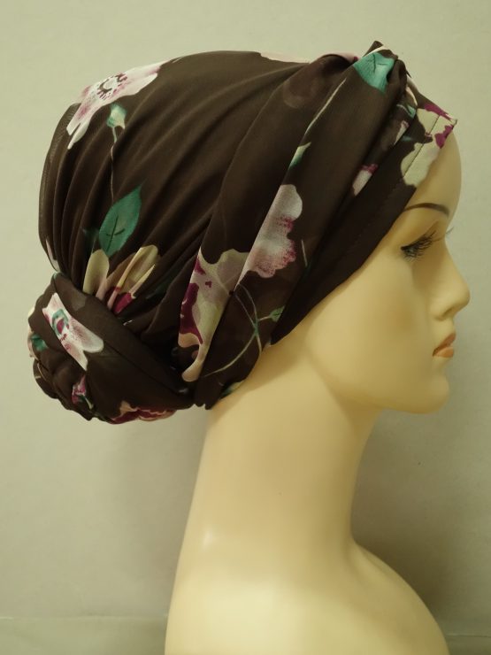 Brązowy turban w kwiaty