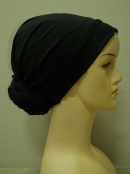 Czarny turban z koronkowym rantem