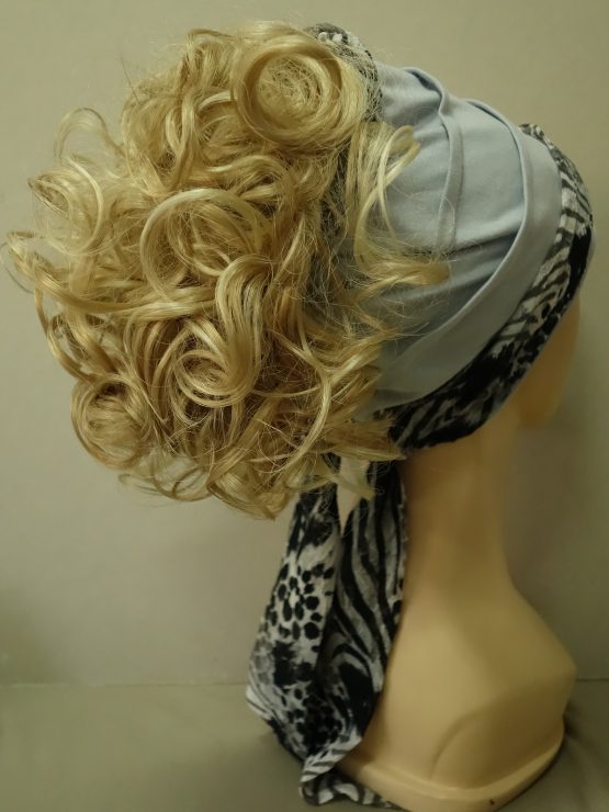 Włosy na opasce - kręcone blond