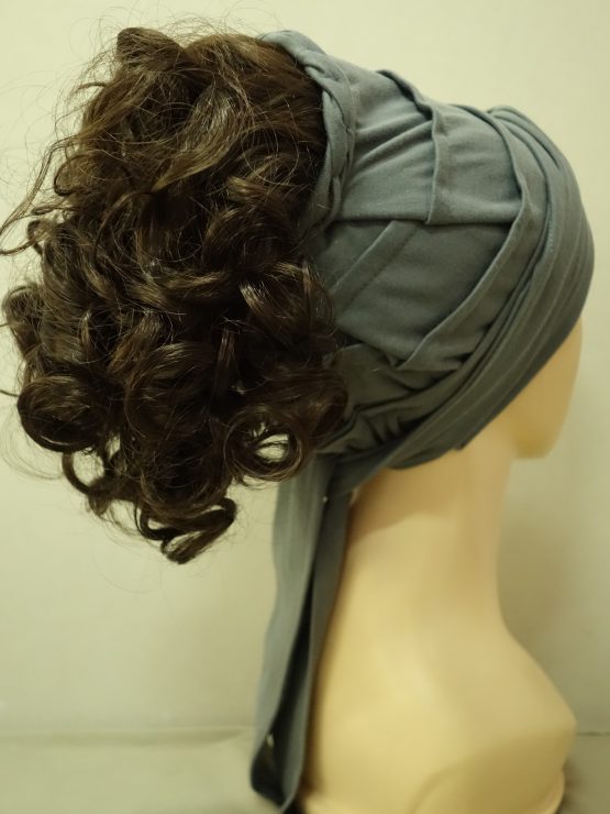 Włosy na opasce - kręcone szatyn