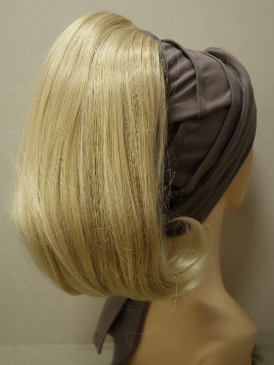 Włosy na opasce - półdługie blond