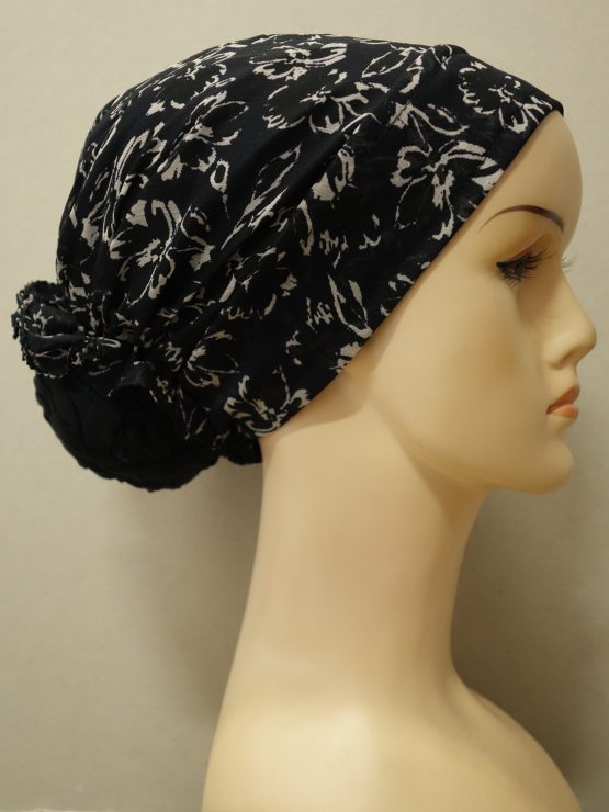 Czarny turban w kwiaty ecru
