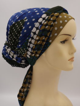 Kolorowy turban w grochy, z dekoracją