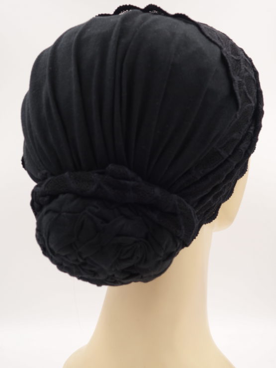 Czarny turban z koronką
