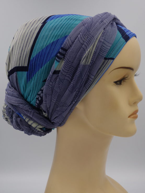Niebieski turban w geometryczne wzory