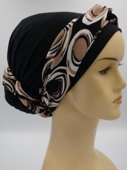 Czarny turban z wzorzystą dekoracją