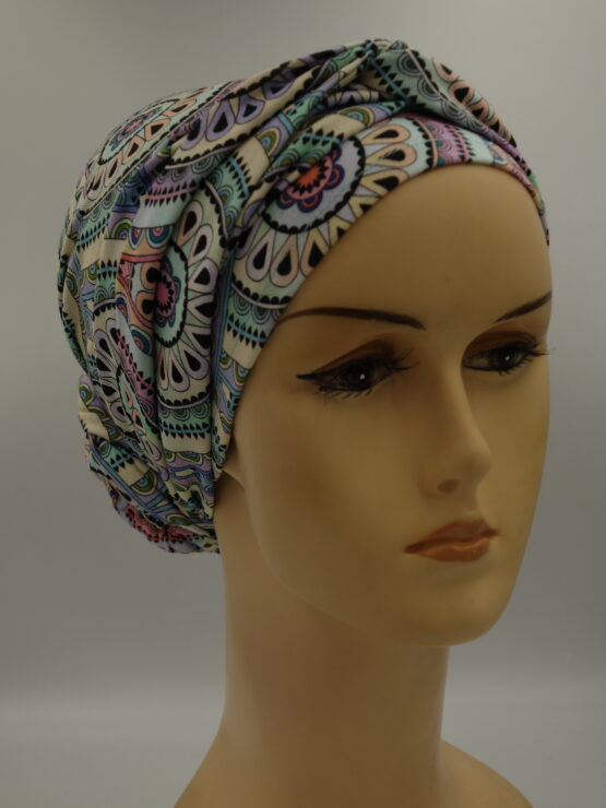 Kolorowy turban w geometryczne wzory